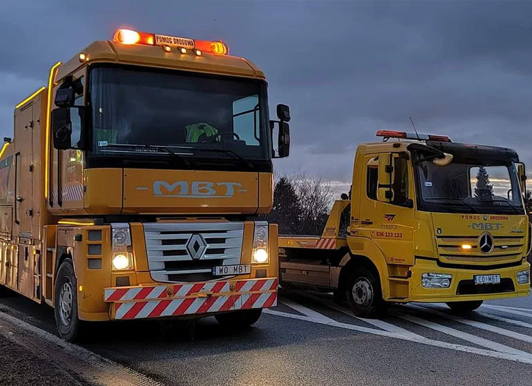 Pomoc drogowa MBT podczas akcji holowania na drodze w regionie Sierpca